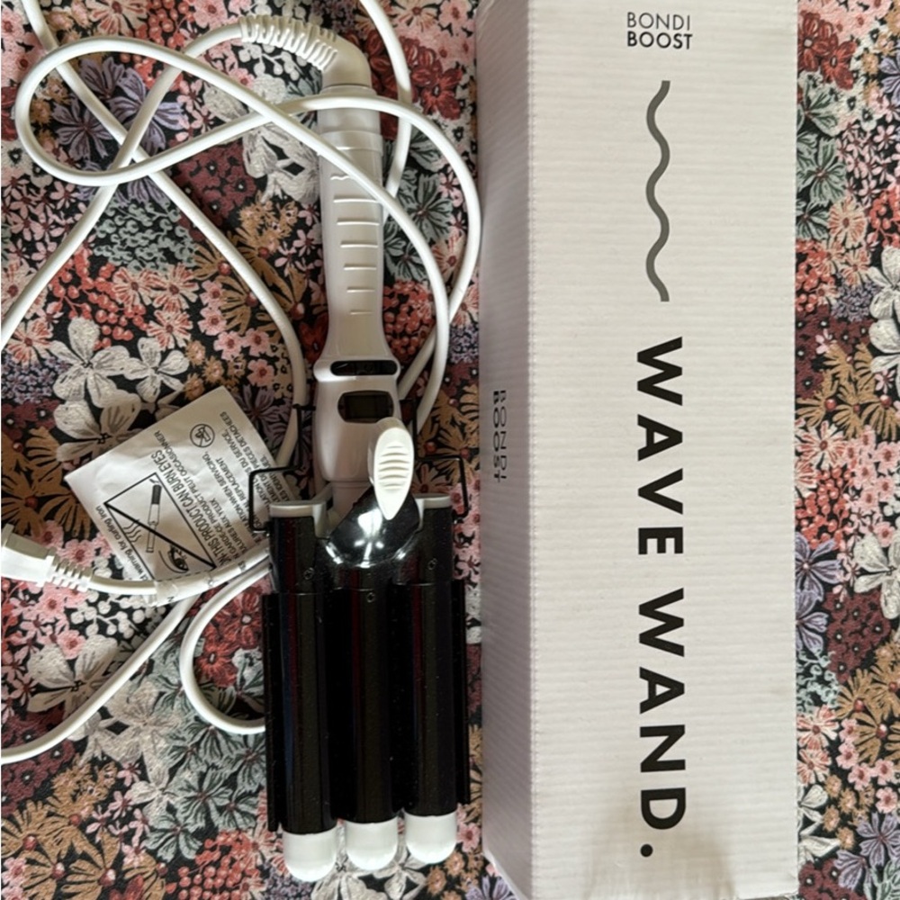 Black and White Minimalist Wave Wand